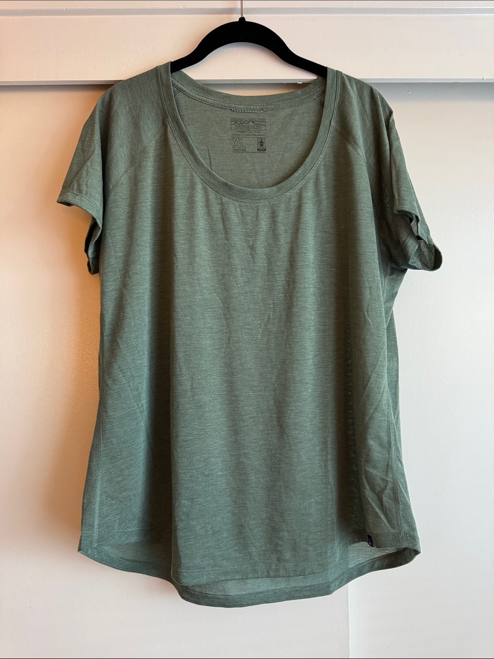 Patagonia Capilene Cool Trail Relaxed Scoop Neck Tee in Sage Green XL - Picture 2 of 12